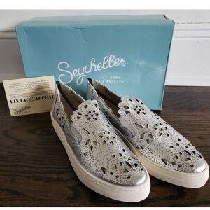 NIB SEYCHELLES SILVER METALLIC EVEN BETTER SLIP ON SNEAKERS LEATHER IB01130- 8.5